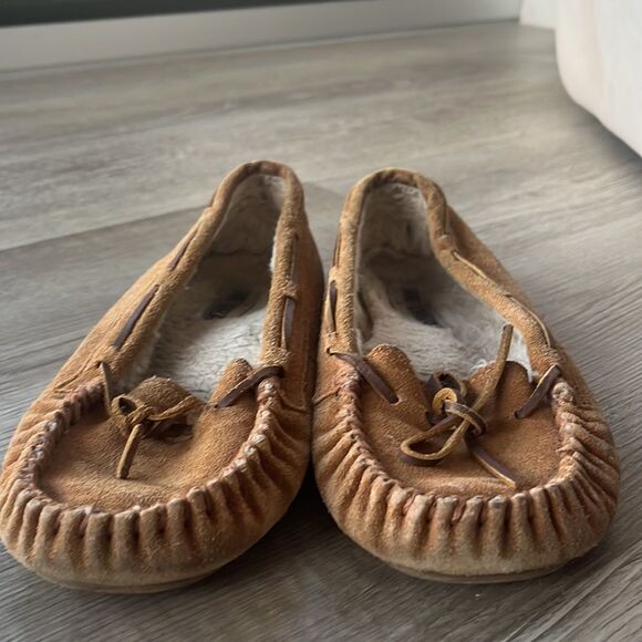 Minnetonka Fuzzy Cozy slippers! - Picture 3 of 4